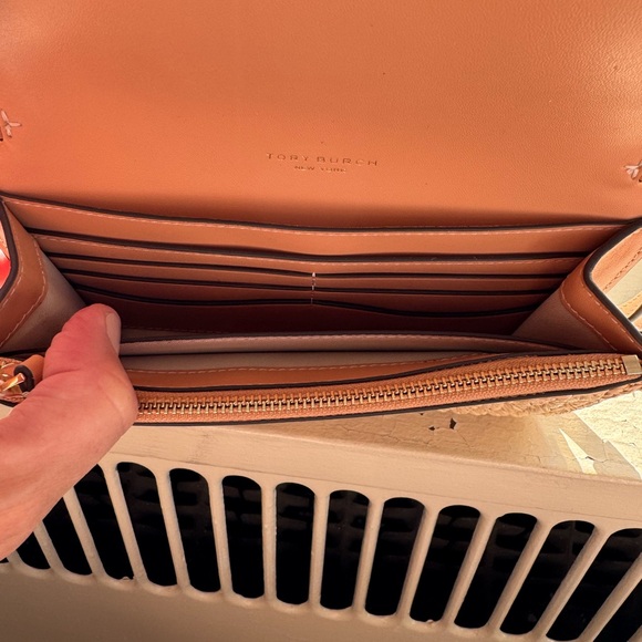 Tory Burch Tan Textured Crossbody Bag - Picture 5 of 9